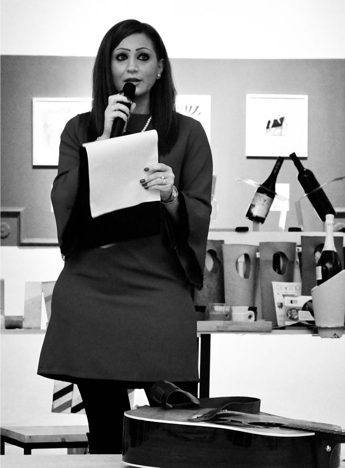 La giornalista Angela Altomare durante il talk-show a Cose Belle Festival