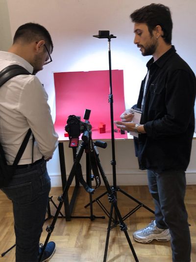 Luca Manuli, Art Director and Motion Designer at Ocular Lab, explains some video techniques to a person at his “Formavisione” creative table during the Cose Belle Festival 2019.